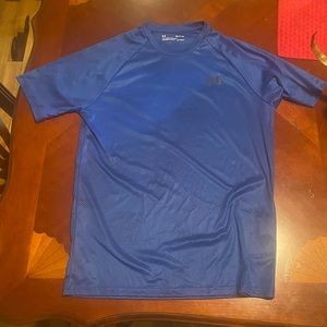 Small mens Under Armour Shirt